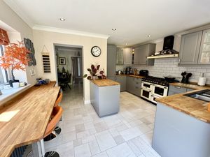 Breakfast Kitchen- click for photo gallery